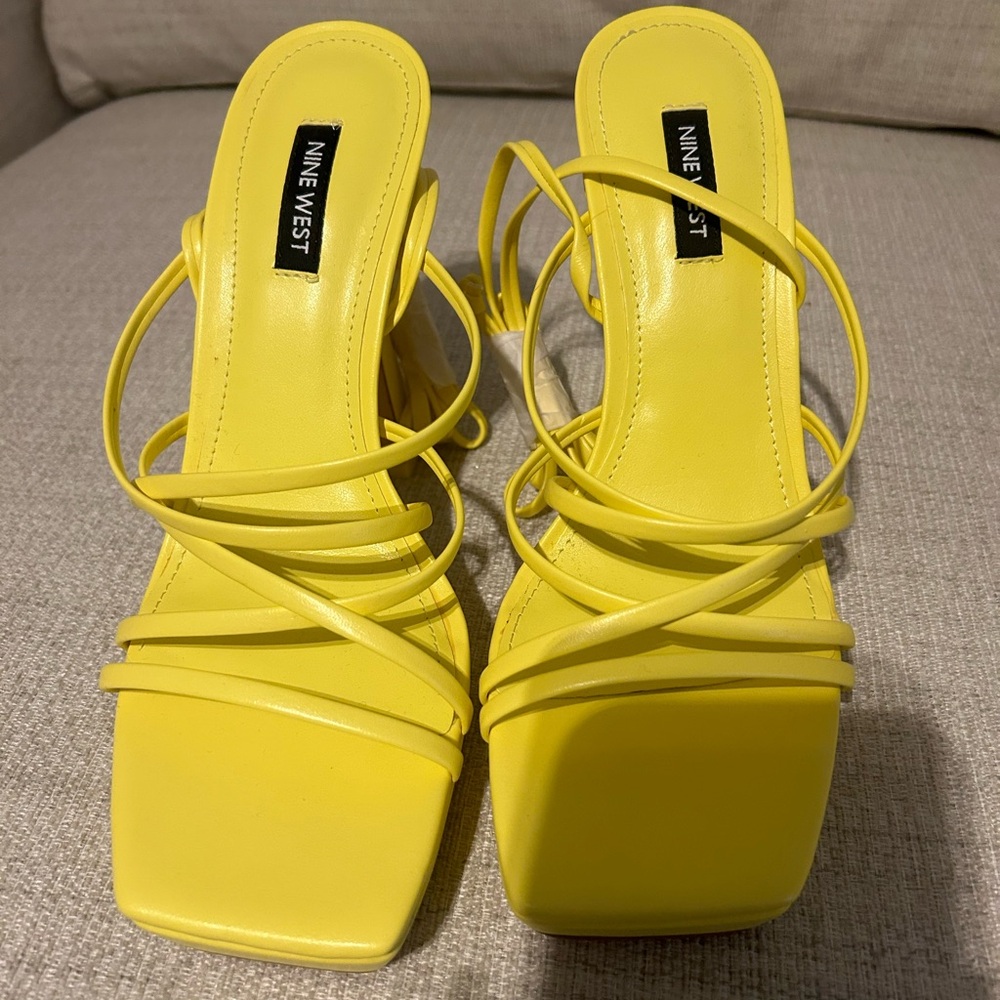 BEAUTIFUL NINE WEST STRAPPY PLATFORM SANDALS SIZE 9